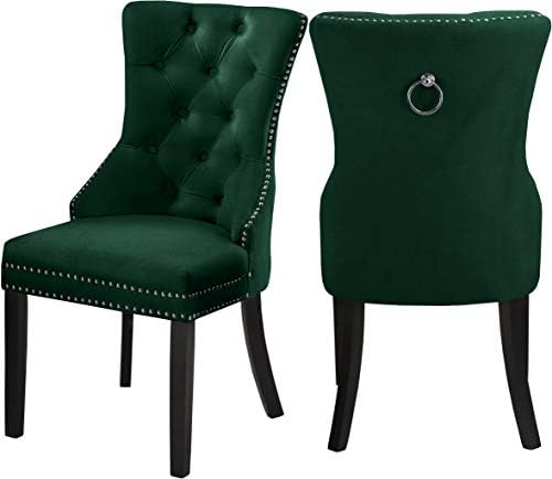 ריהוט מרידיאן אוסף ניקי כיסא אוכל מרופד קטיפה מודרני / עכשווי עם רגלי עץ, ציפוי כפתורים ועיטורי ראש ציפורן כרום, סט של 2, 23 אינץ 'על 23 אינץ ' על 40 אינץ', ירוק