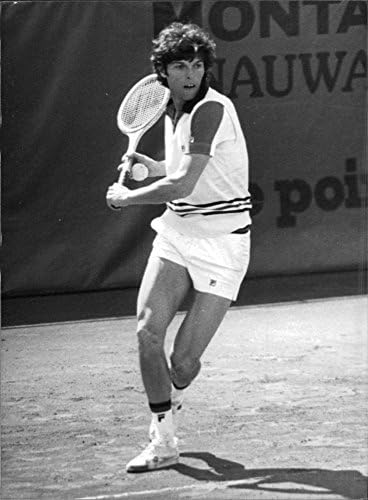 תצלום וינטג 'של ז'אן-פראן231; אויס קאוג'ולה משחק טניס.